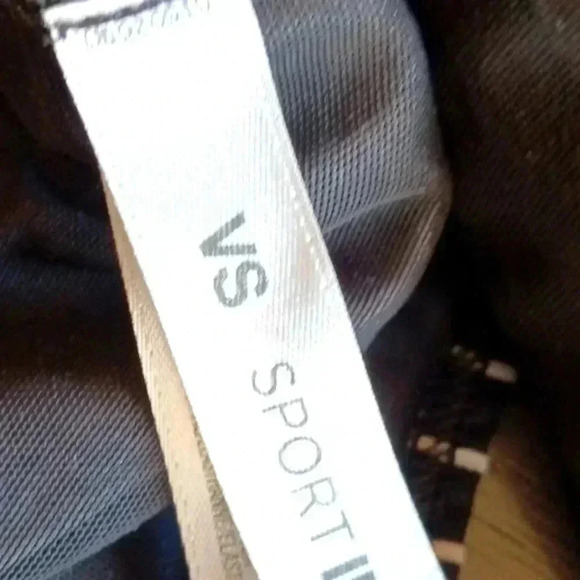Victoria Secret Sports Bra M Like New - Picture 2 of 4